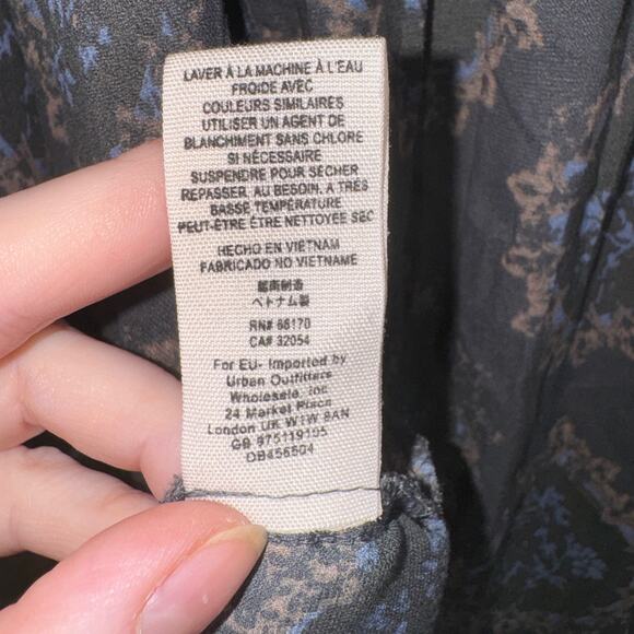 Free People Cowling Around Top - “Midnight” color/design Sz Lg - Picture 6 of 8